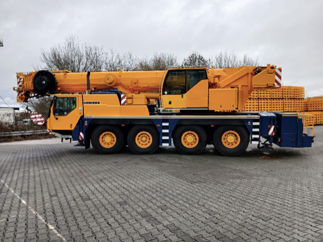 Grúa Liebherr LTM-1070 telescópica de 70 toneladas