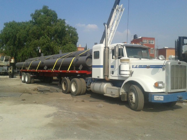 Tractocamión plataforma Peterbilt para transporte especializado